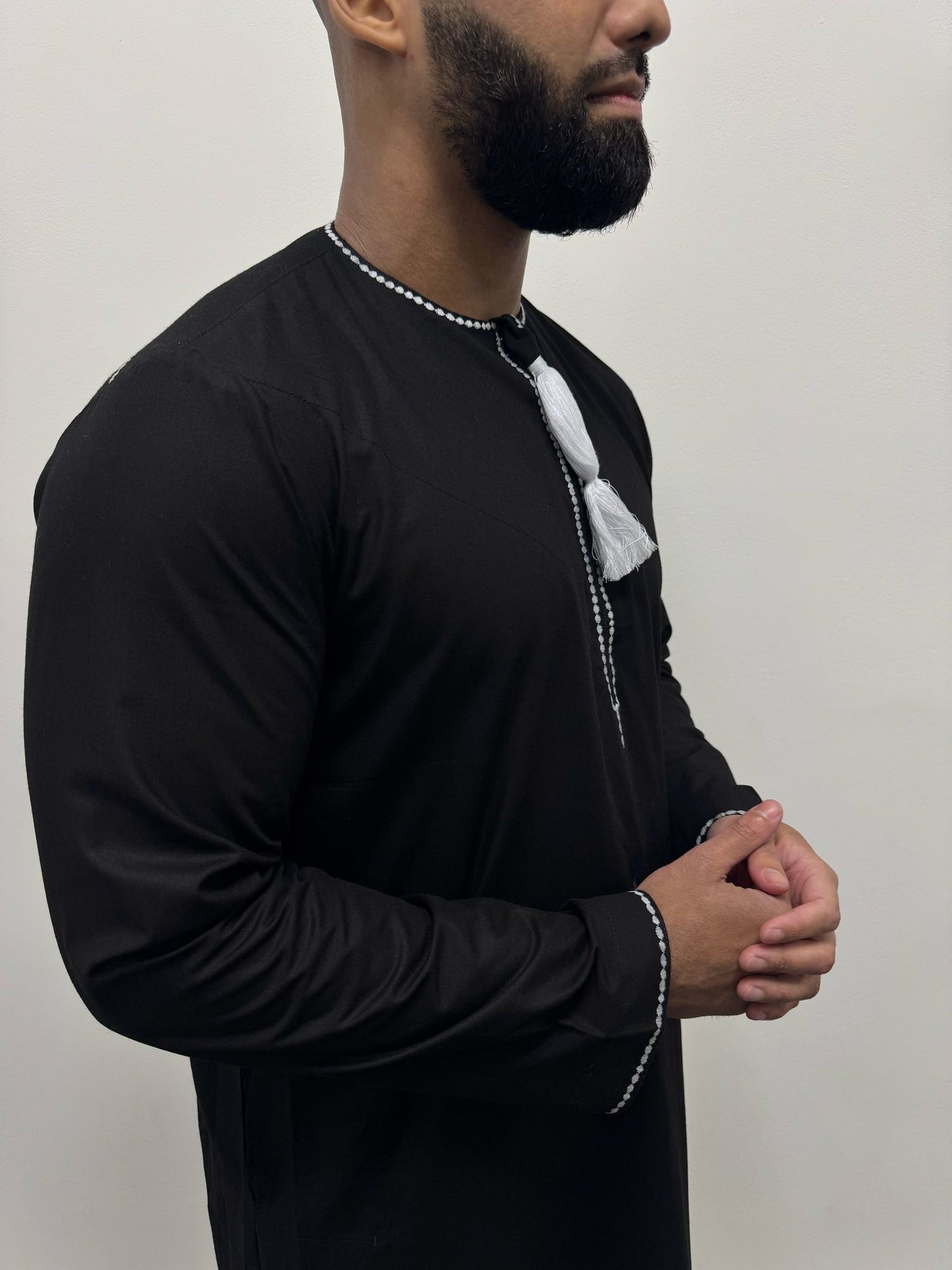 Wahda Black Omani Thobe